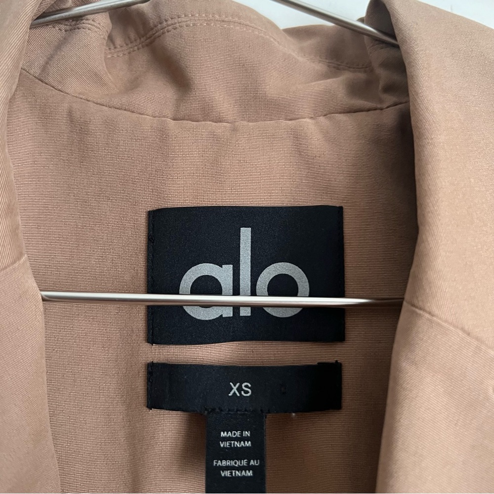 Alo Yoga Pristine Trench Coat - Toasted Almond - Picture 4 of 8